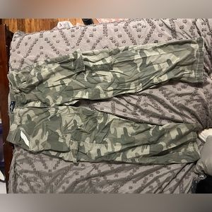 Camo Hollister cargo dad pants